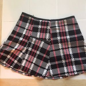 Women’s Stoosh XL checkered plaid skirt.